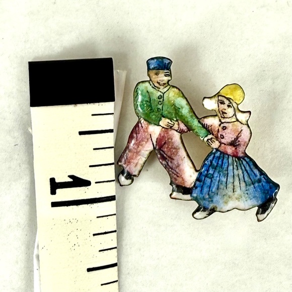 Antique Enamel Pin Holland Dutch Boy and Girl Dancing Made in Czechoslovakia - Picture 3 of 8